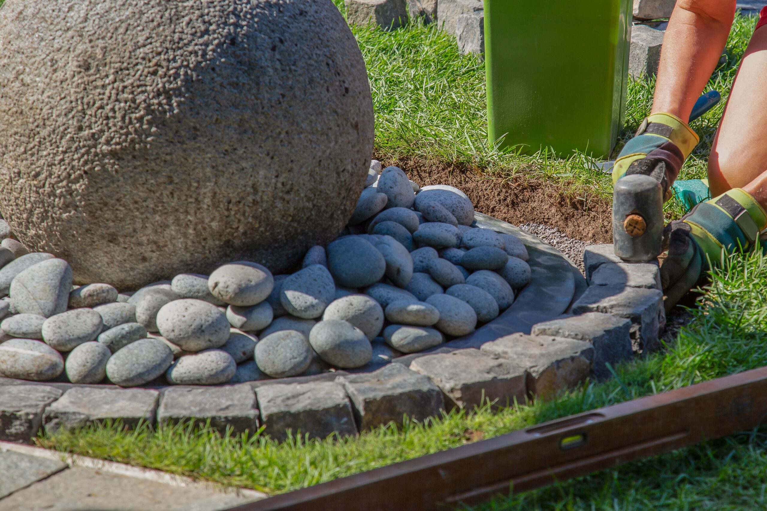 Top 5 Landscaping Rocks for Modern Outdoor Designs